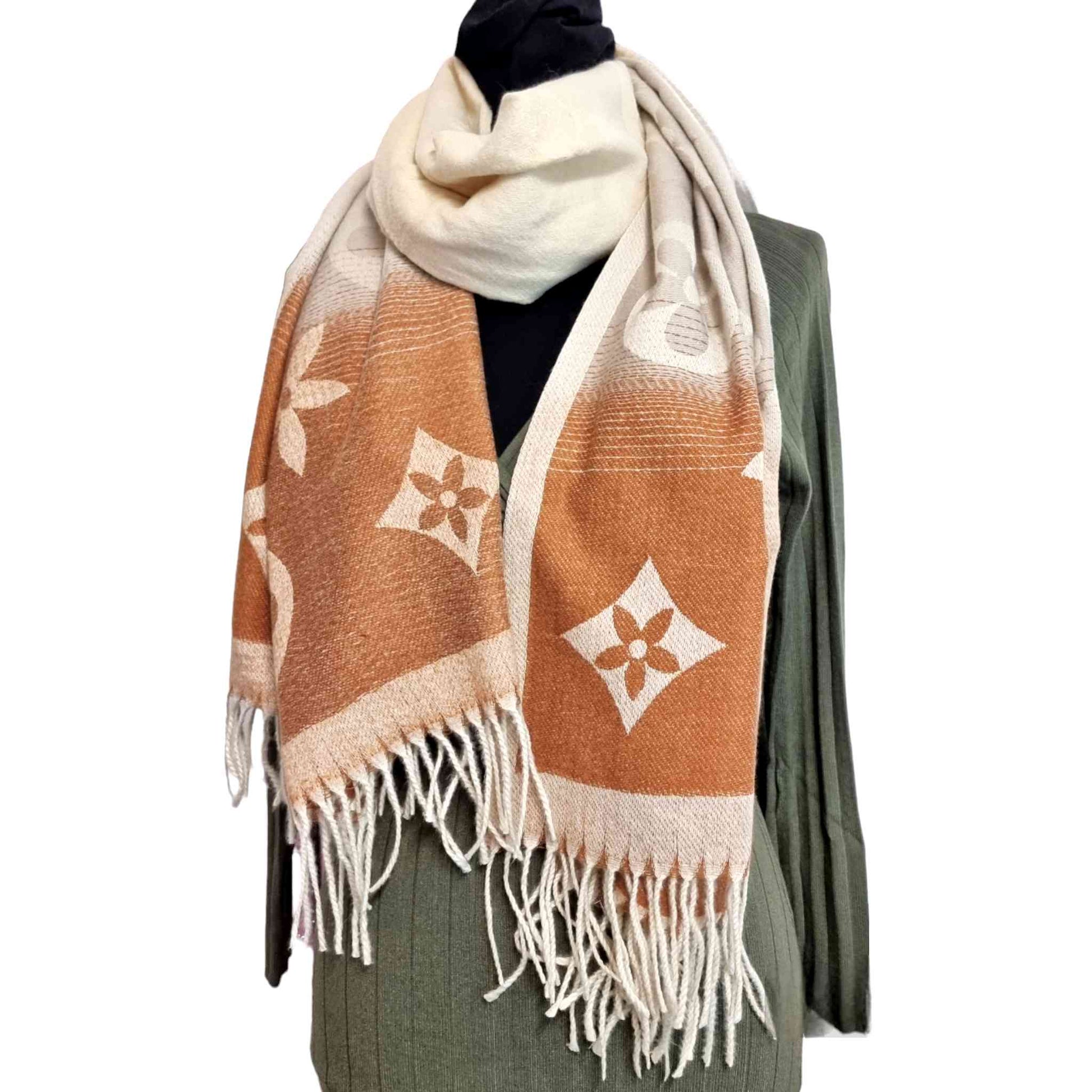 Bufanda Schal Cashmere Flores- 6 Colores¡Este Bufanda Schal Cashmere Flores es la mezcla perfecta de elegancia y estilo moderno! Suave al tacto, con lindos flecos y un diseño tricolor con flores, este producto es la manera perfecta para mantenerse cálida