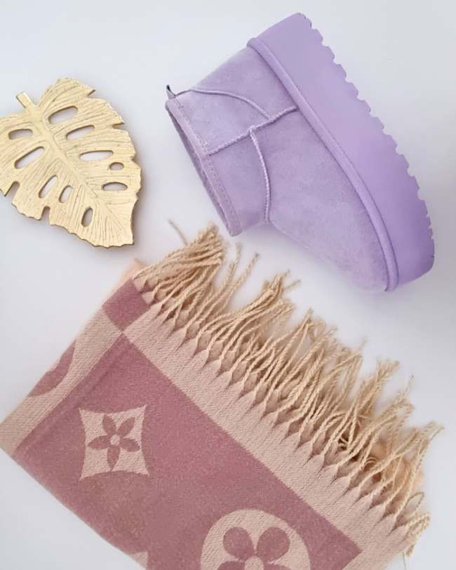 Shop The Outfit | Set HelenNo pienses mas en que ponerte con nuestro set Helen, que reúne todos los elementos para un look perfecto. Incluye: Un Vestido midi exlusivo de punto elástico, con escote de tiras en la espalda y abertura lateral para mayor facil