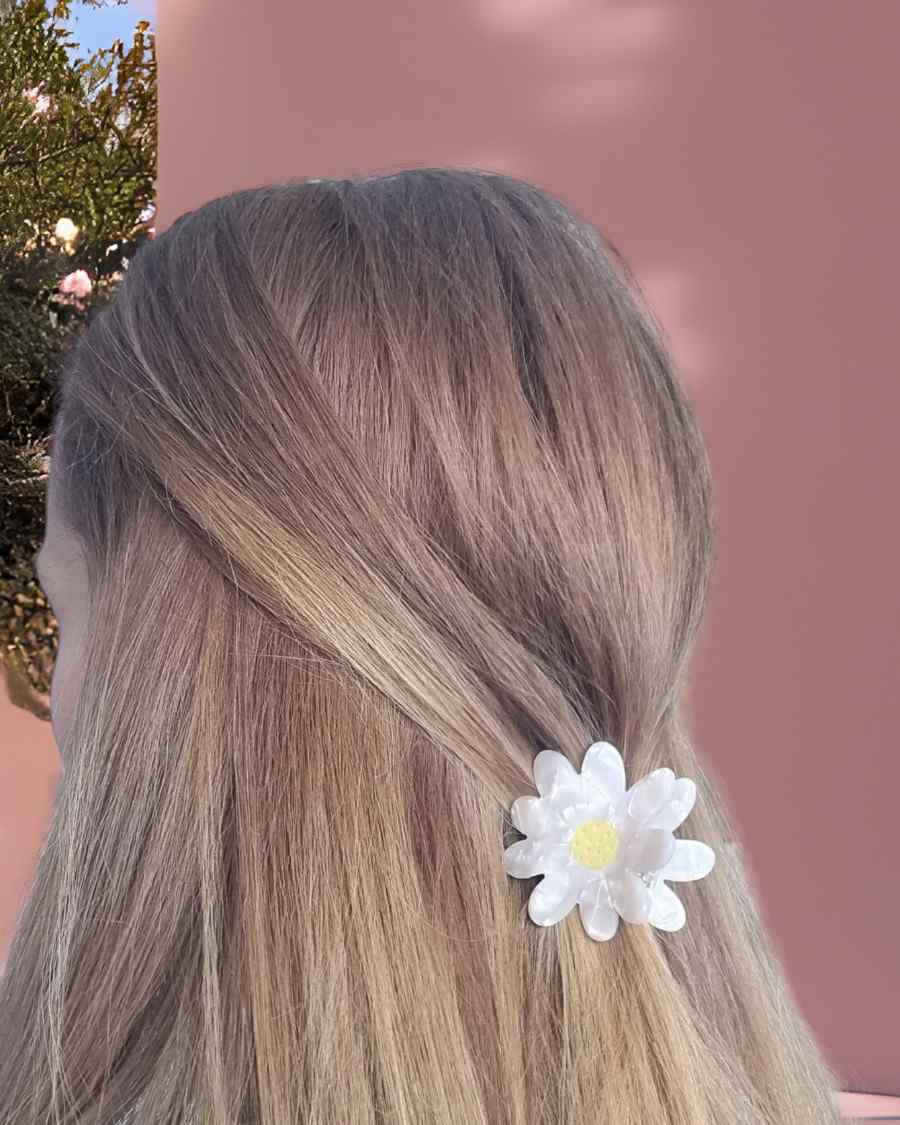 Gancho de cabello Perle | HaarklammerGancho Cabello Flor Perle Nuestros Ganchos de Cabello Perle son la opción perfecta para cualquier ocasión; estos pinzas con forma de flor diseñados con la mejor artesanía en colores vibrantes, le otorgan un toque único