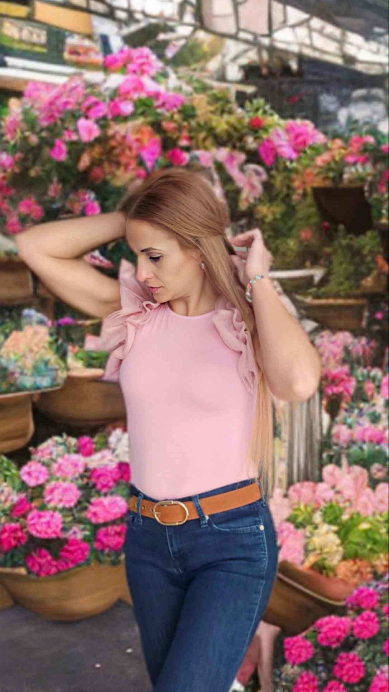 T-Shirt Body Tul Ariana Pink¡Viste con estilo y comodidad con la camiseta Body Tul Ariana! Esta camiseta tiene mangas de tul elegantes y está hecha de un tejido elástico que se ajusta perfectamente a cualquier talla, desde XS hasta XL. ¡Siéntete elegante