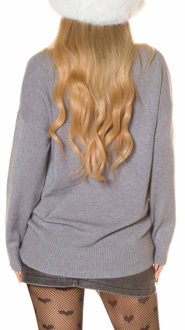 Jersey Oversize Pinky Promise GrisDisfruta de un look ultra suave y con estilo muy pinky con nuestro Jersey Oversize Pinky Promise. Con su diseño frontal en relieve y su corte Oversize, este jersey te hará sentir cómodo y a la moda. Disponible en talla ún