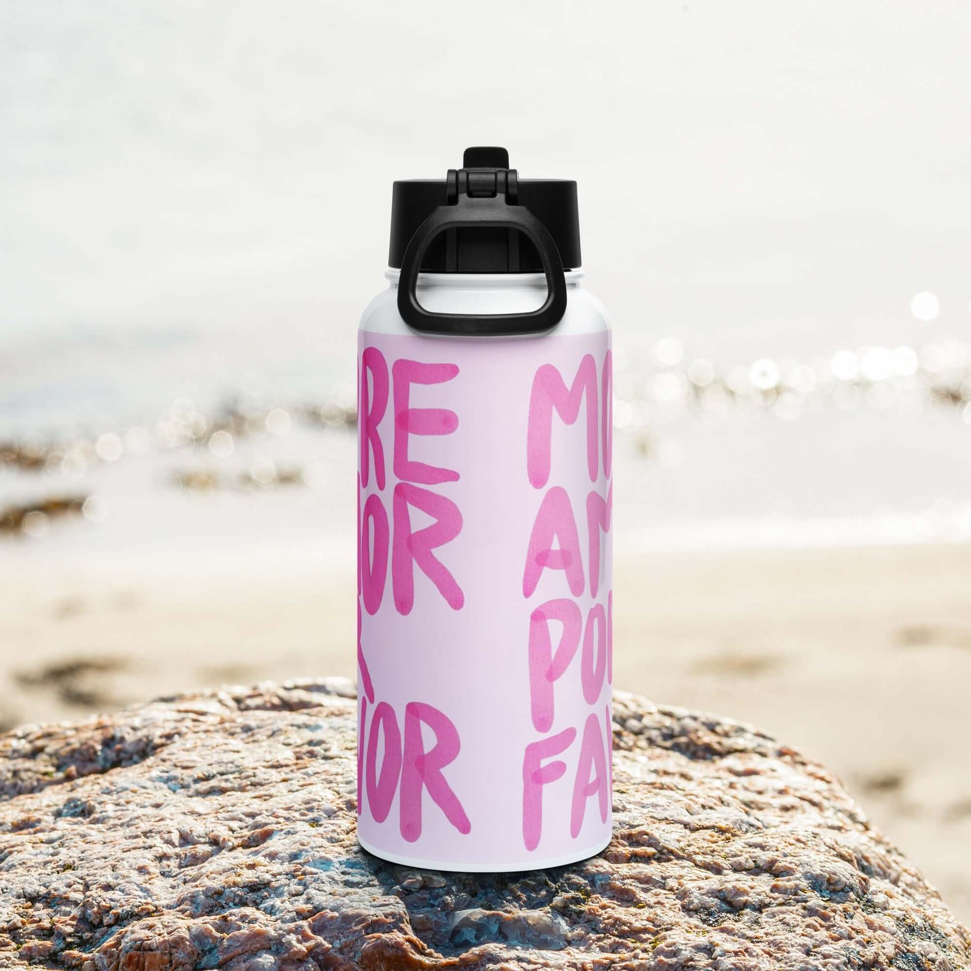 Edelstahl Trinkflasche mit StrohhalmMit dieser 950-ml-Wasserflasche kannst du den ganzen Tag für ausreichende Hydratation sorgen. Sie ist ideal für Workouts oder anstrengende Tage, mit einem weit faltbaren Strohhalm für verschüttzungsfreies Trinken und ei