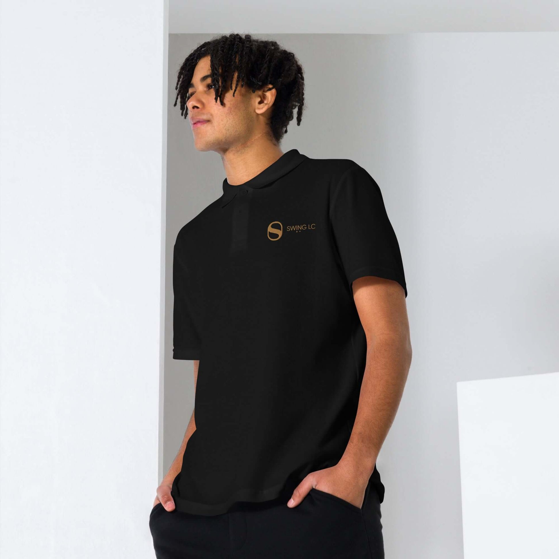 Swing Cigars- Unisex Piqué-PoloshirtDieses klassische und langlebige Unisex Piqué-Poloshirt passt zu allen Anlässen. Hergestellt aus strapazierfähigem Baumwoll-Piqué-Stoff, passt die lockere und geschmeidige Passform zu jedem Körpertyp. Mit seinem klassis