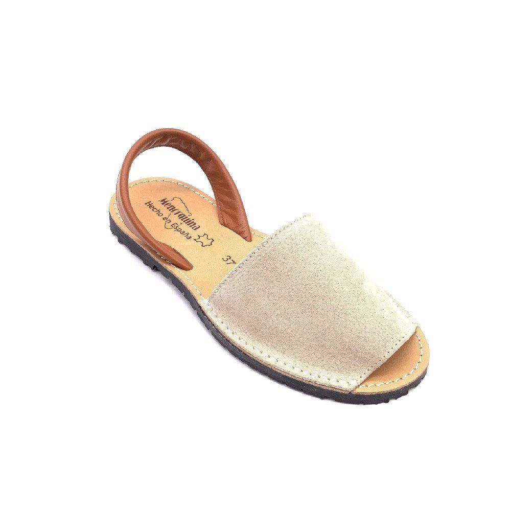 Menorquina piel -SerrajeMenorquinas, abarcas, ibicencas, mallorquinas... Como quiera que las llames, estas sandalias son el punto de partida de cada look veraniego. Fabricadas en España con cuero genuino y suela antideslizante. Practicas y cómodas para cu
