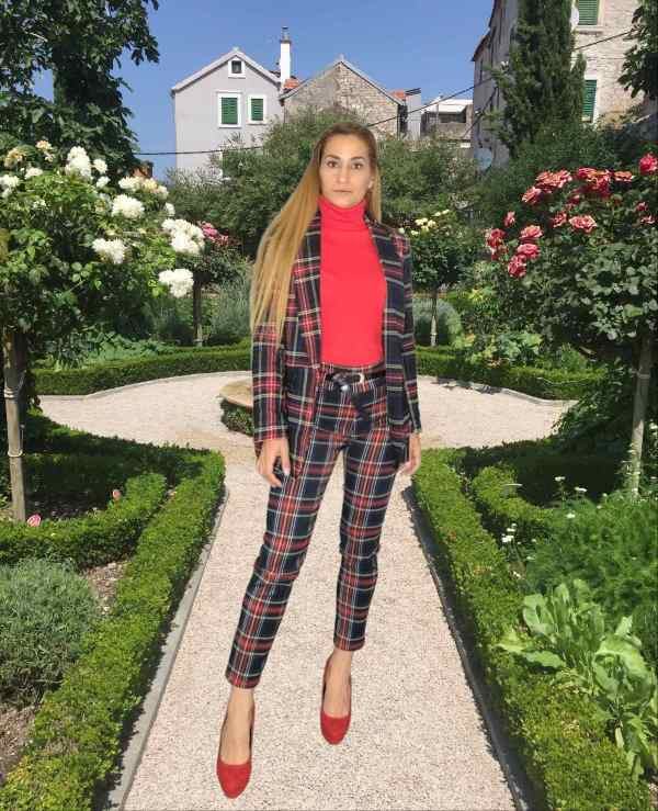 Pantalón elástico TartanPantalón elástico con cinturón Corte slim Tobillero Estampado cuadros Envío: Suiza 2/4 días Europa 5/9 días
