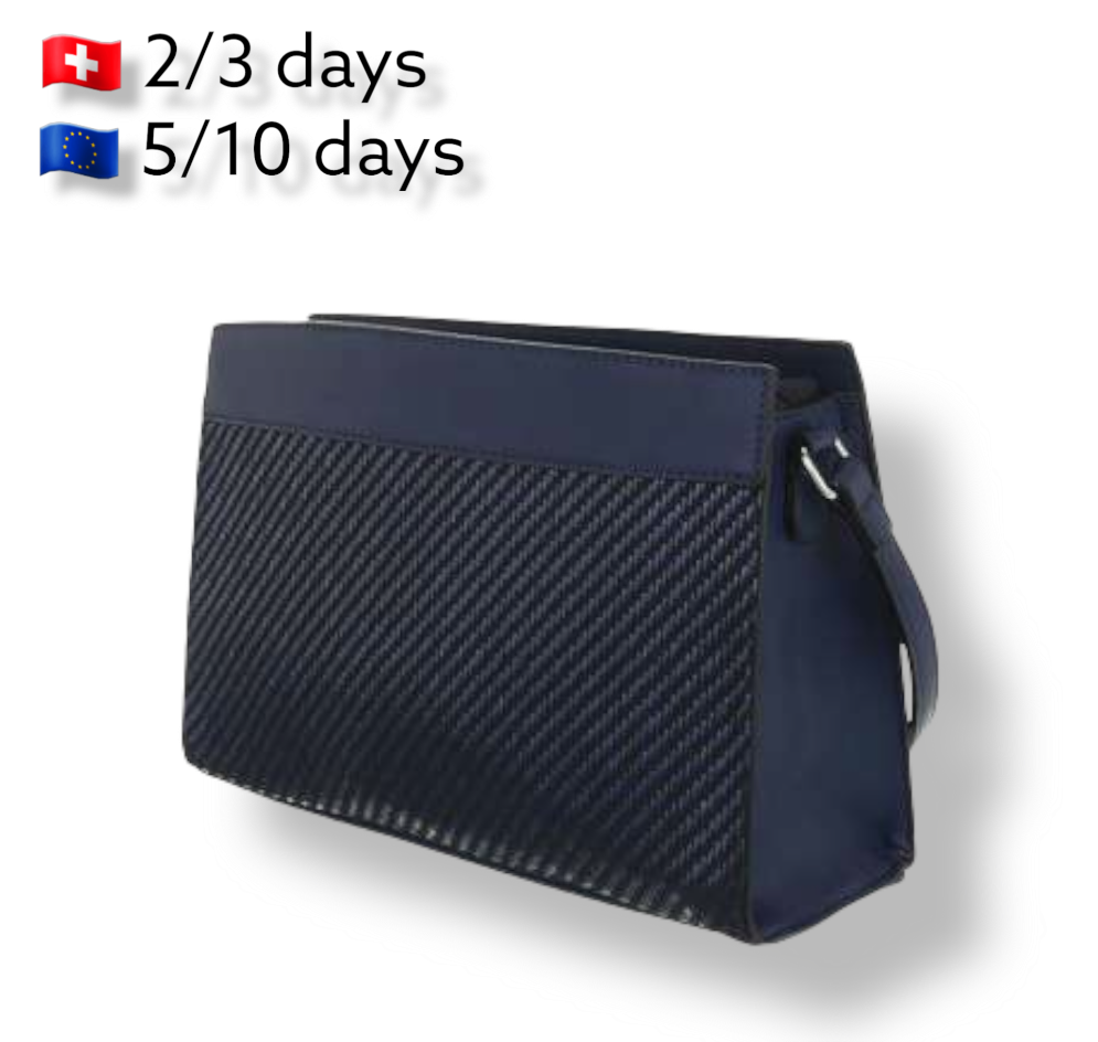 Bolso Elena Marino | Blue Shoulder Bag - SALEBolso italiano marino Longitud (cm): 29 Ancho (cm): 11 Altura (cm): 20 Altura de la correa para el hombro (cm): 60 bandolera Material: Material sintético con aspecto de cuero de alta calidad. Bolsillos interior