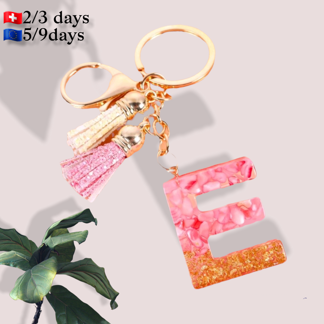 Llavero Letra E - KeychainLlavero con letra efecto 3D Este llavero es perfecto para regalar con detalles que no pasaran desapercibidos. Organiza tus llaves con este precioso llavero con letra acrílica de efecto 3D en tonos rosa y gold. Características: Co