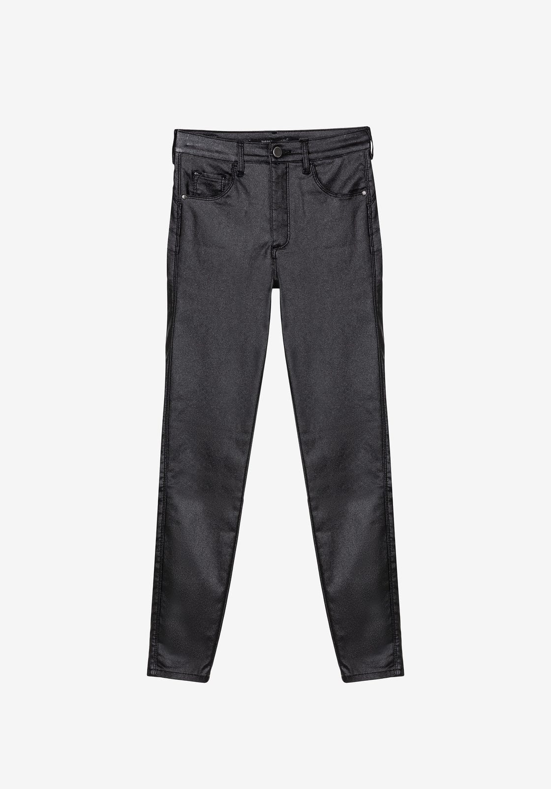 Pantalon Efecto Cuero Brillo Push Up¡Luce glamurosa con los Pantalones Efecto Cuero Brillo Push Up! Estos pantalones son perfectos para lucir moderna y sentirte cómoda al mismo tiempo. De imitación cuero elastico y su suave interior polar, te mantendran a