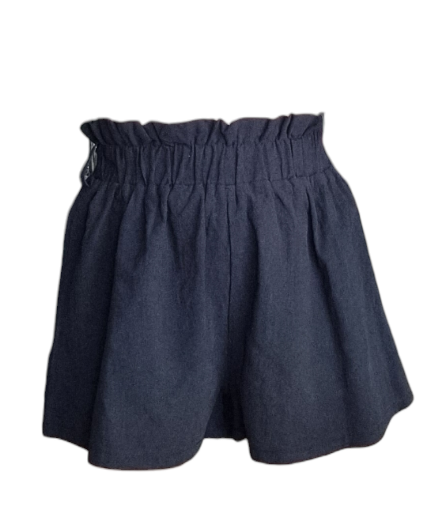 Short talle alto LyonShort Negro Lyon ¡Disfruta de las temperaturas cálidas esta temporada con el Short talle alto Lyon! Sus estilizados pliegues en la cintura proporcionan un atractivo moderno, su tela fluida te da un cómodo estilo y el color negro te pe