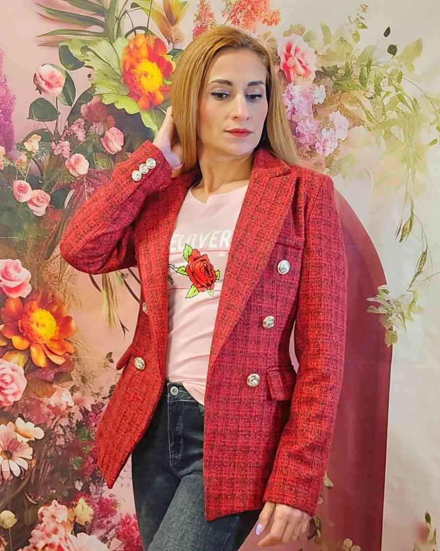 Blazer Chaqueta Cuadros FrankfurtBlazer Frankfurt Chaqueta estilo blazer cruzada con doble abotonadura a la cintura y Botones decorativos en dorado. Tallaje francés. Guia de tallas en las fotos. Características: Material: 100% poliésterNuestra modelo mide