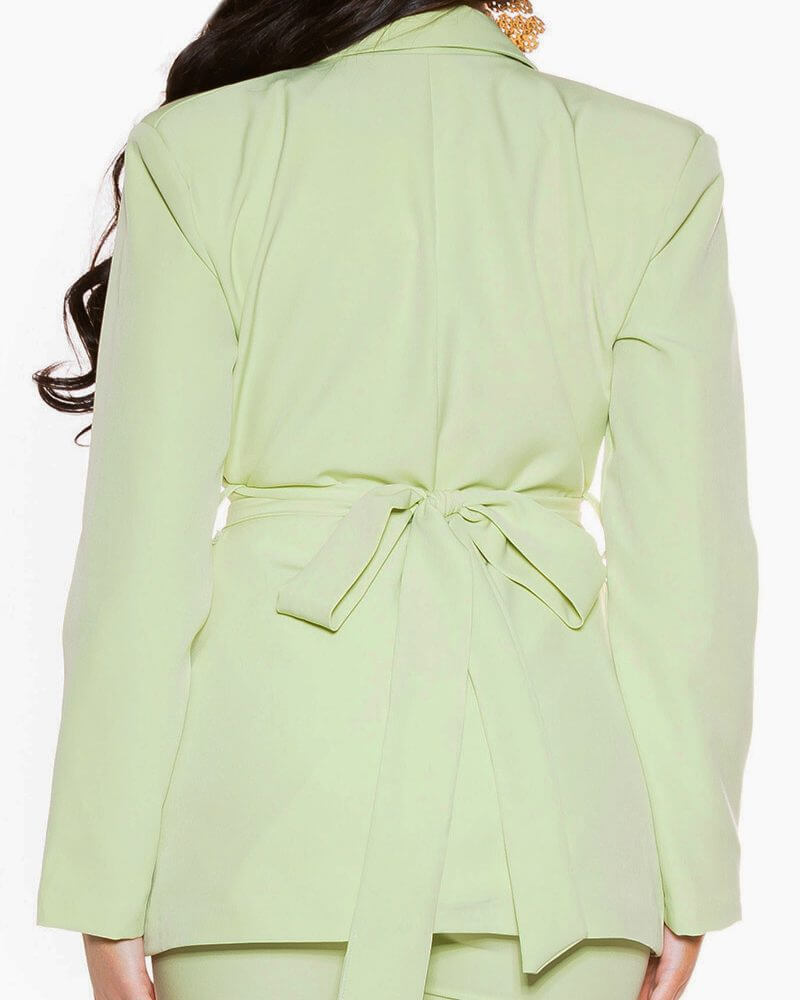 Blazer Cinturón VerdeBlazer Verde Cinturón Blazer cinturón entallada verde con cinturon estilo fajín. Versátil y de doble uso, ya sea como blazer normal o con el cinturón, para un look elegante. De tallaje europeo para un ajuste perfecto. Envío: Suiza 2/4