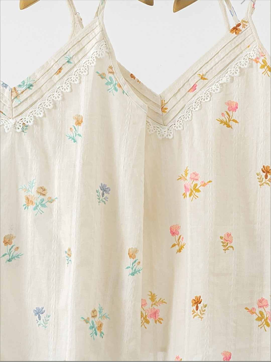 Blusa tirantes flores ribete- 3 colores