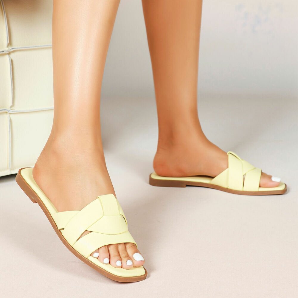 Sandalias eco piel amarillas