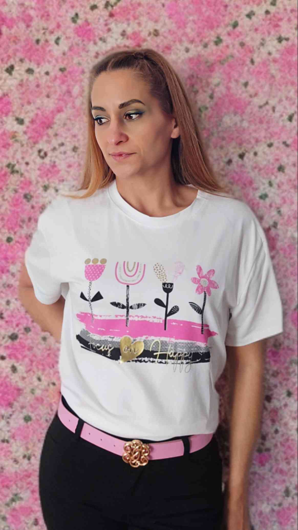 Camiseta algodón mujer - Focus On Happy | Varios ColoresCamiseta algodón estampada frase Buscas sentirte cómoda y bella al mismo tiempo? Con nuestra camiseta de algodón estampada, podrás seguir activa con los quehaceres diarios a la vez que confortable, y