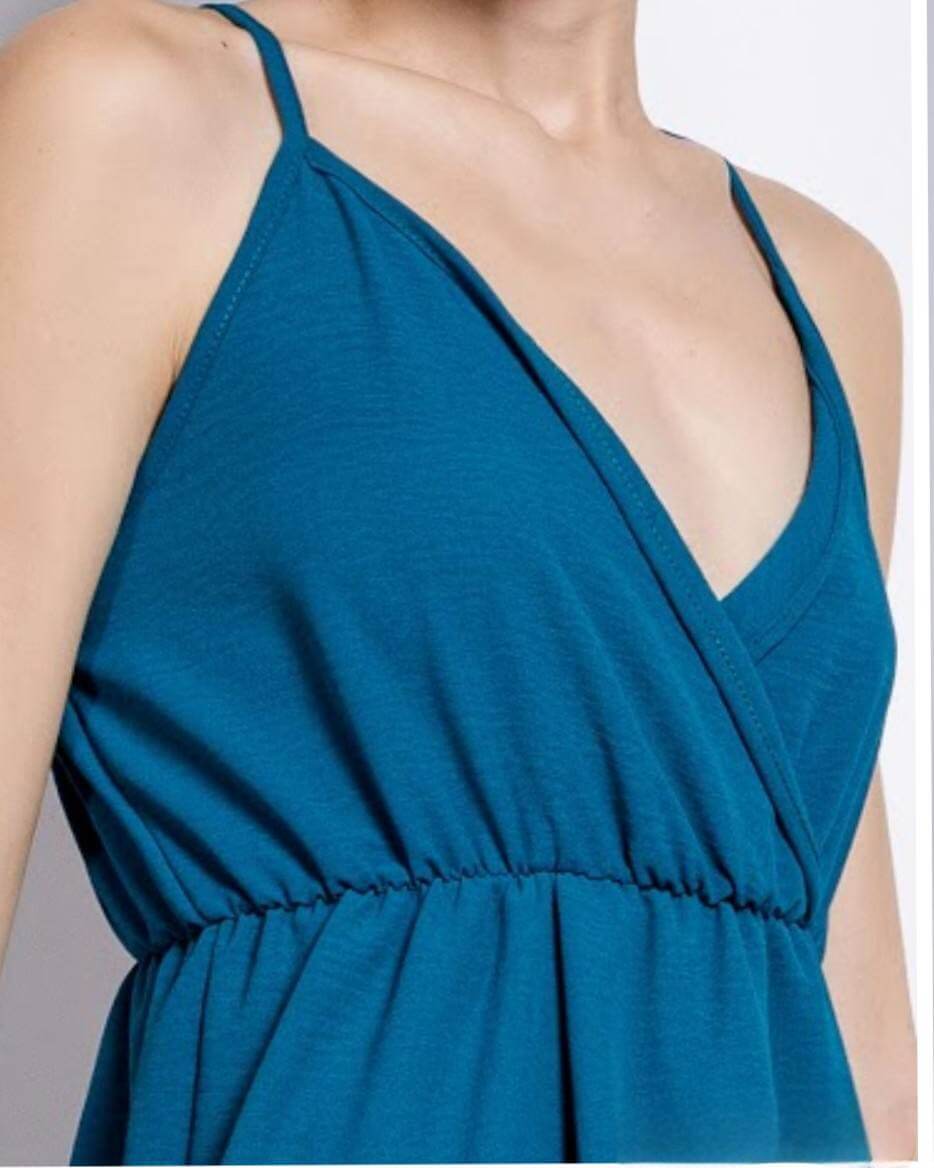 Vestido Largo Tirantes ClaraVestido Largo Tirantes Clara es una prenda elegante y versátil con escote cruzado y tirantes regulables. El color liso y la talla única de S/XL lo hacen adecuado para diversas ocasiones. Disfrute de su comodidad y estilo con es