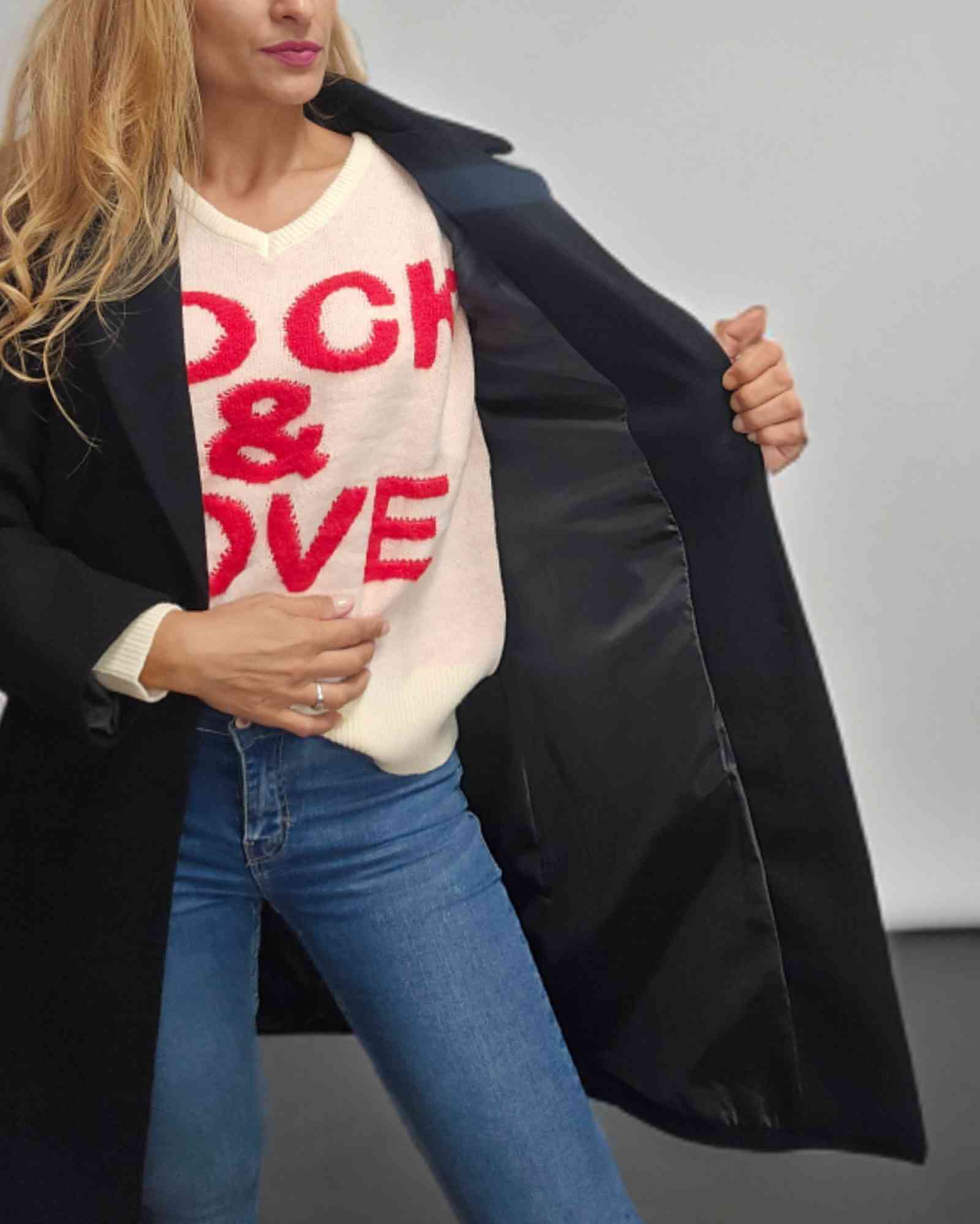 Abrigo Coat NegroAbrigo Coat Clásico Rojo Protégete del frio con este abrigo en color rojo confortable y cálido.Sumérgete en un estilo clásico y lujoso con nuestro abrigo de paño rojo. Con cierre de dos botones y solapa estilo blazer, este abrigo te mante