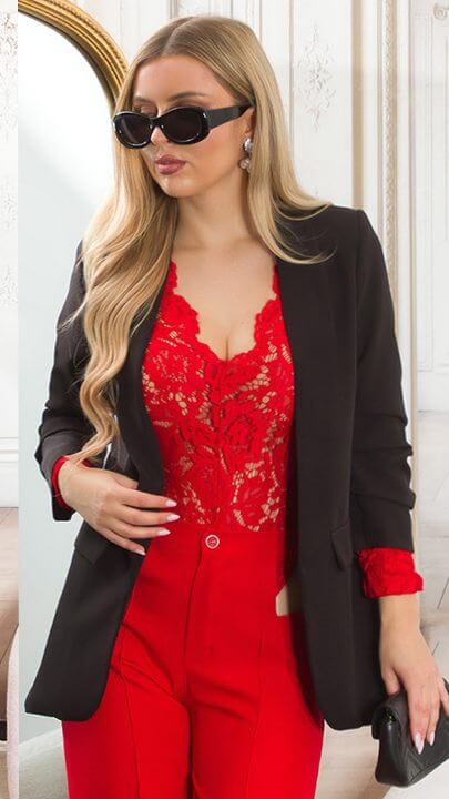 Blazer Tendencia Negra FruncidaBlazer Beige Manga Fruncida Este blazer en tendencia negro con mangas 3/4 fruncidas es una pieza elegante y moderna que te hará destacar. Su forro interior y su ajuste perfecto en tallaje europeo ofrecen comodidad y estilo ú