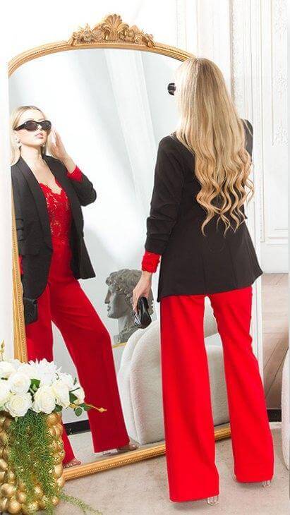 Blazer Tendencia Negra FruncidaBlazer Beige Manga Fruncida Este blazer en tendencia negro con mangas 3/4 fruncidas es una pieza elegante y moderna que te hará destacar. Su forro interior y su ajuste perfecto en tallaje europeo ofrecen comodidad y estilo ú