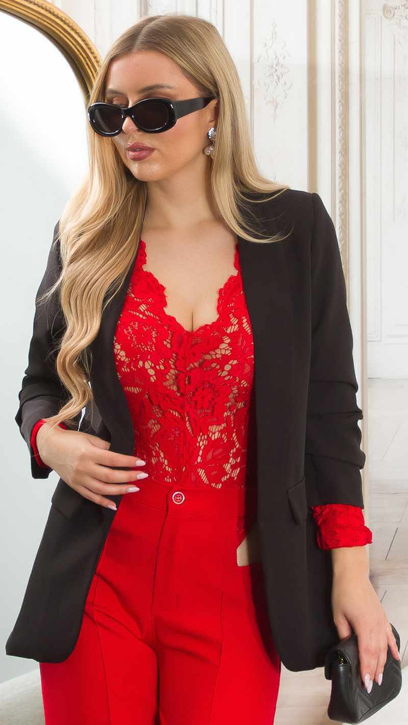 Blazer Tendencia Negra FruncidaBlazer Beige Manga Fruncida Este blazer en tendencia negro con mangas 3/4 fruncidas es una pieza elegante y moderna que te hará destacar. Su forro interior y su ajuste perfecto en tallaje europeo ofrecen comodidad y estilo ú