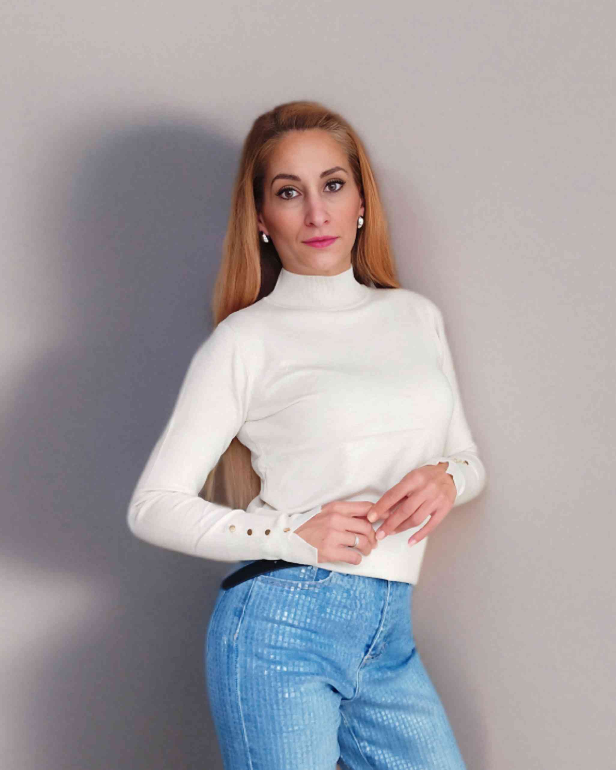 Jersey Punto Suave Gold-6 ColoresJersey Punto Suave Buscas un jersey de punto suave acogedor y cálido? No busques mas! Este suéter es muy suave y perfecto para los días mas frescos. Comodo y confortable Detalle de botones dorados en las mangas. Talla S/XL