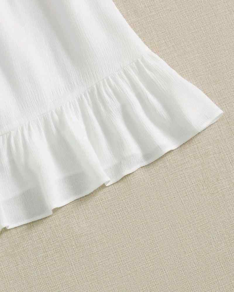 Vestido verano bassa beach¡Prepárate para triunfar este verano con el vestido Bassa Beach! Diseñado con una lujosa lazada en el pecho y tela efecto gasa con forro interior para mayor comodidad. Su cremallera lateral escondida te permite el ajuste perfecto