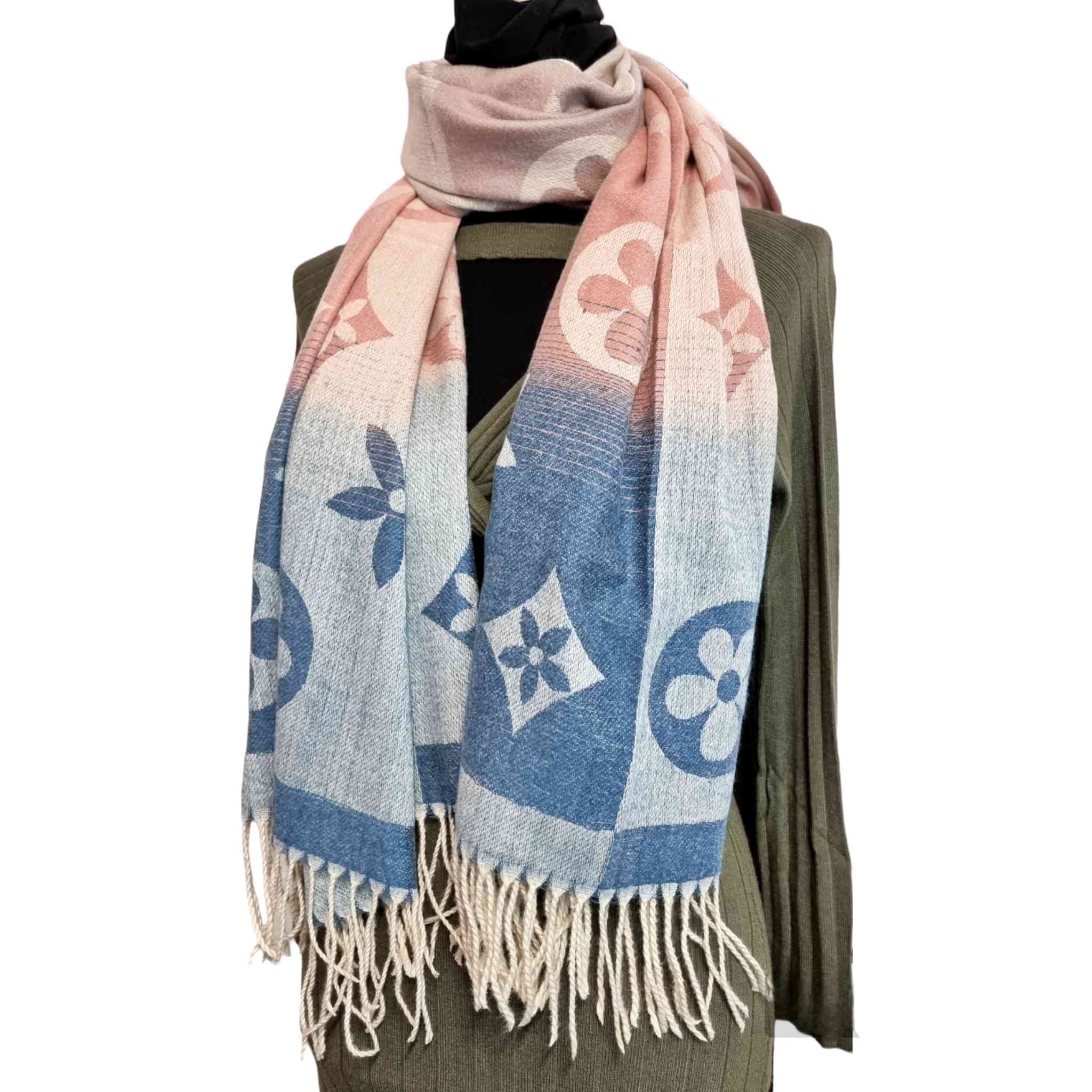 Bufanda Schal Cashmere Flores- 6 Colores¡Este Bufanda Schal Cashmere Flores es la mezcla perfecta de elegancia y estilo moderno! Suave al tacto, con lindos flecos y un diseño tricolor con flores, este producto es la manera perfecta para mantenerse cálida