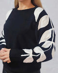 Jersey Hojas Giorgia 3 coloresSuéter hojas Añade un toque de color con nuestros nuevos jerséis con hojas decorativas en las mangas, perfectos para lucir elegante y cómoda en cada ocasión. Haz tu pedido ahora y transforma tu armario y tu look! Talla unica