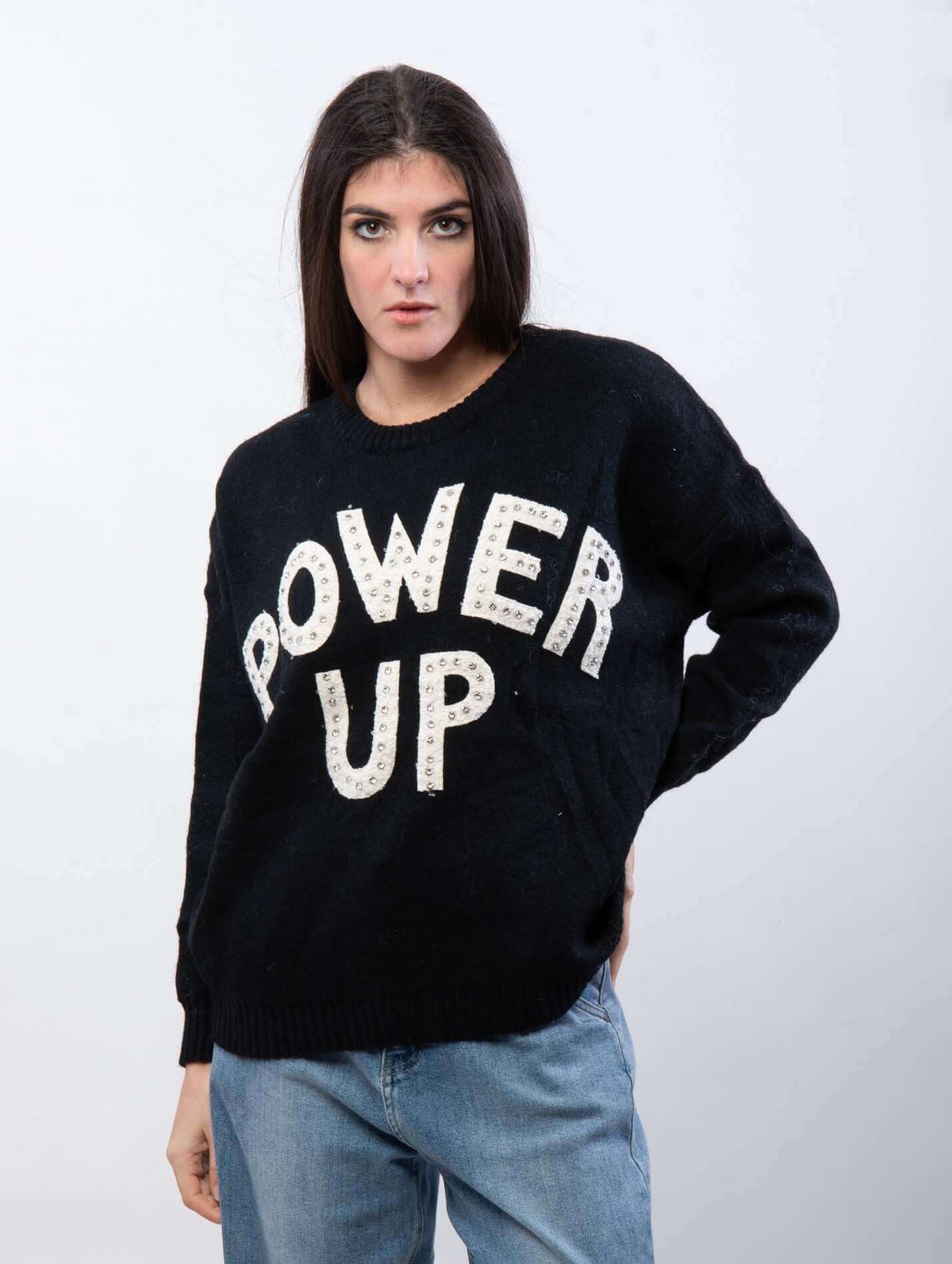 Jersey Power Up brilloJersey Power Up Cálido y suena jersey con letras en relieve y pequeños brillante. Talla unica hasta 2XL 50% Acrílico, 25% Viscosa, 20% Poliamida, 5% Elastano Envío: Suiza 2/4 días Europa 5/12 días según país
