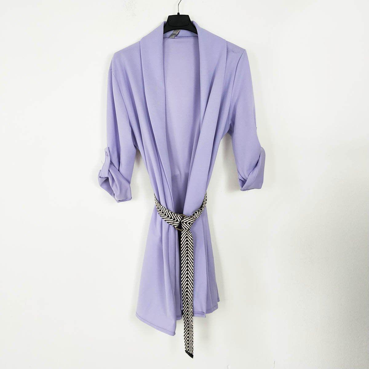 Cardigan chaqueta con cinturón TicinoChaqueta Ticino El cardigan chaqueta con cinturón Ticino es una pieza única que combina estilo y comodidad. Con su diseño de blazer relajado y cinturón incluido, podrás lucir elegante y sofisticada en cualquier ocasión