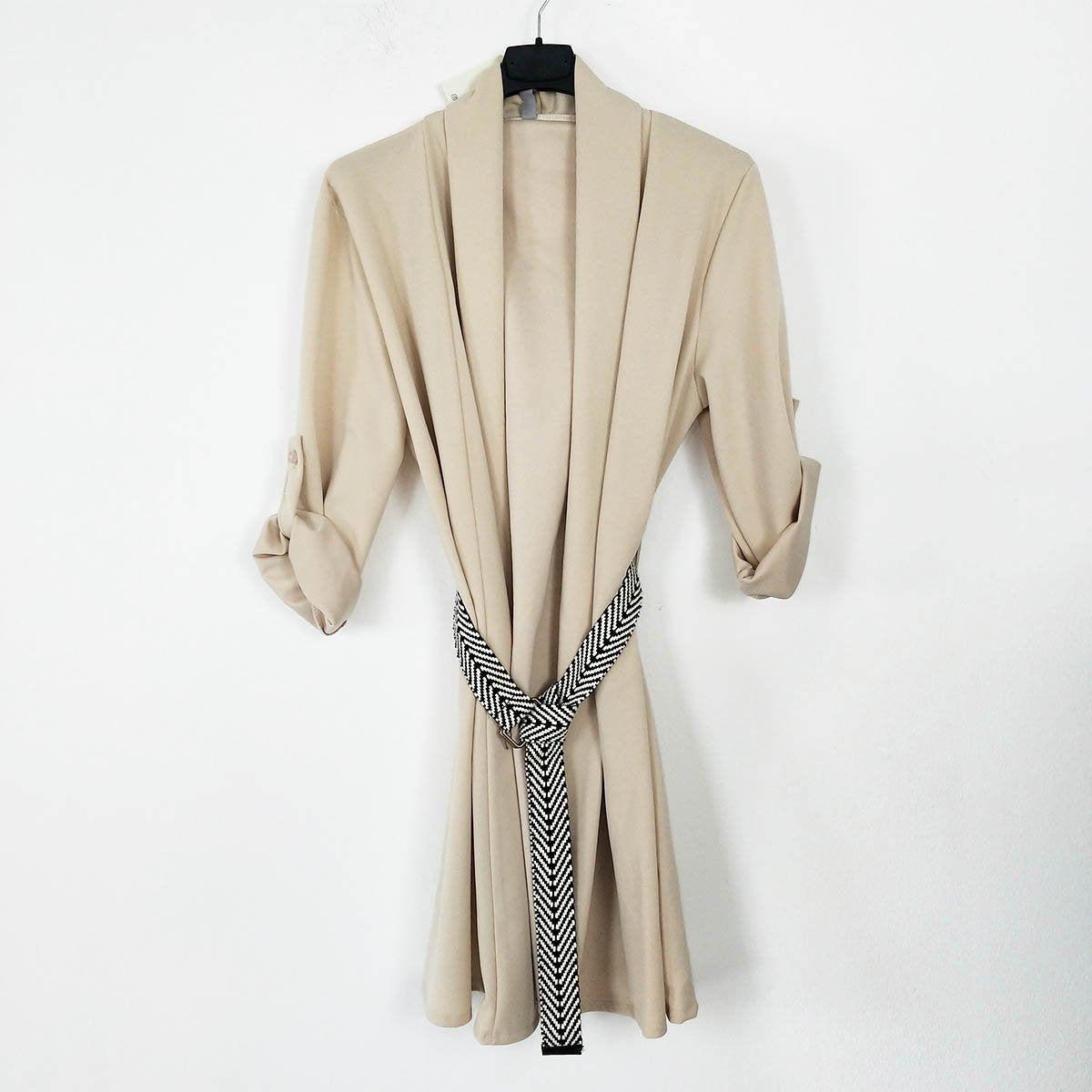 Cardigan chaqueta con cinturón TicinoChaqueta Ticino El cardigan chaqueta con cinturón Ticino es una pieza única que combina estilo y comodidad. Con su diseño de blazer relajado y cinturón incluido, podrás lucir elegante y sofisticada en cualquier ocasión