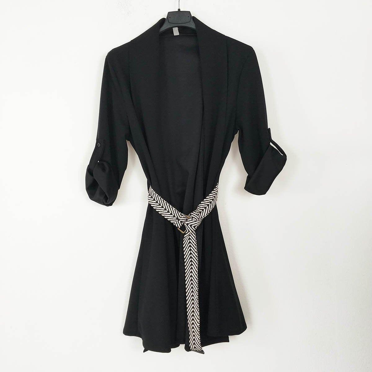 Cardigan chaqueta con cinturón TicinoChaqueta Ticino El cardigan chaqueta con cinturón Ticino es una pieza única que combina estilo y comodidad. Con su diseño de blazer relajado y cinturón incluido, podrás lucir elegante y sofisticada en cualquier ocasión