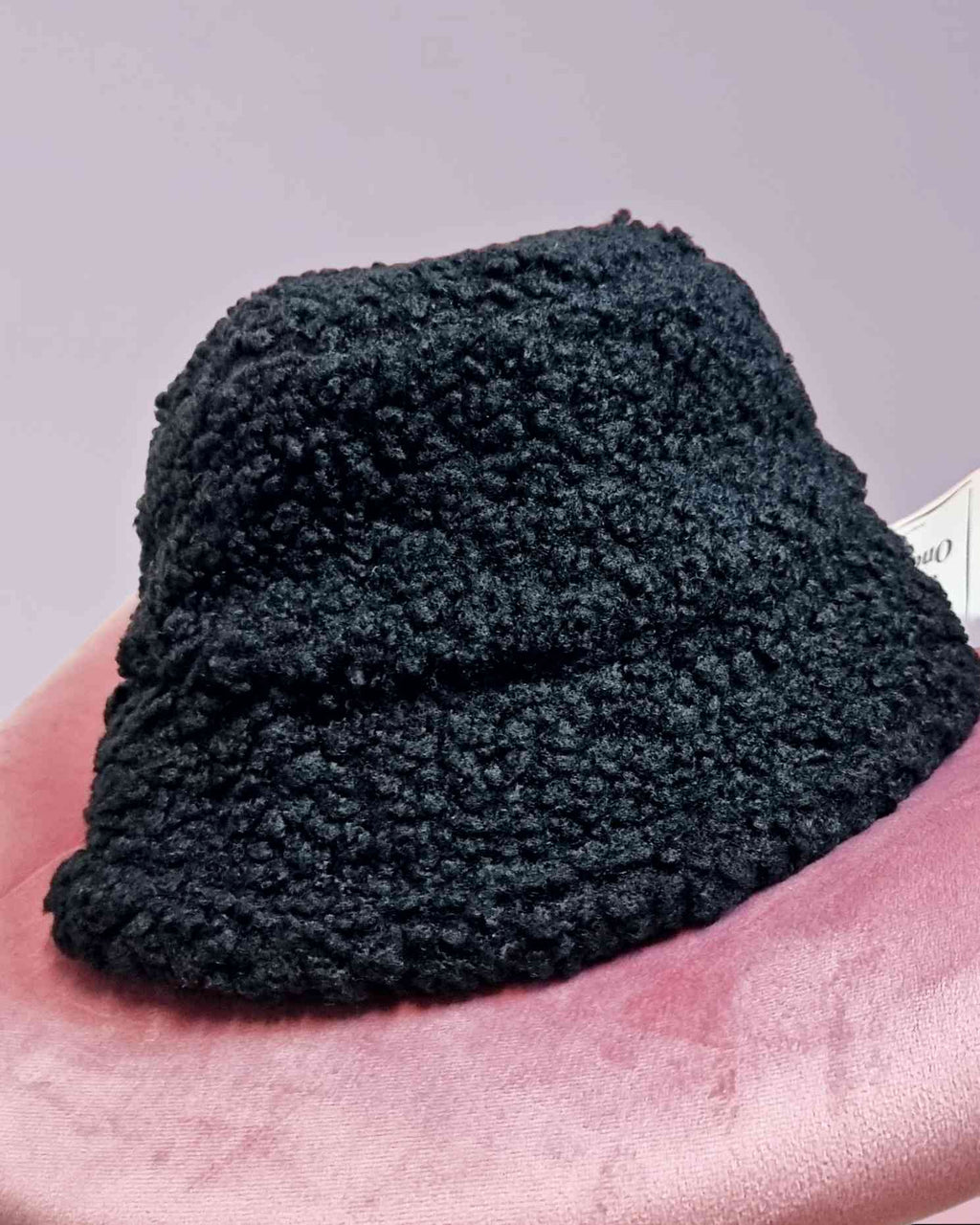 Gorro Fischerhut Reversible Madonna¡Este sombrero reversible Madonna es único! Un lado de suave e innovador tacto ante y el otro de elegante y efecto pelo. Tendrás estilo al instante y mantendrás tu cabeza caliente durante todo el invierno. ¡Date un gusto