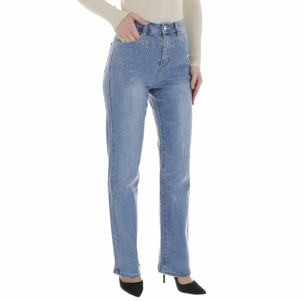 Preventa- Glow Jeans - Laulia ParisJeans Exclusivos - Glow Jeans Descubre un nuevo brillo para tus outfits con los Jeans Preventa - Glow Jeans de Laulia Paris. Su estilo de escamas iluminará tu look, manteniéndote a la vanguardia de la moda. ¡Un must-have