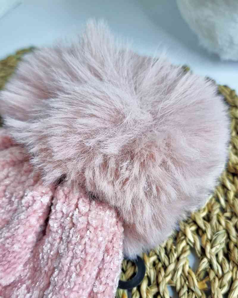Gorro Polar Pink | Polar-Wintermütze Pink¡No te preocupes por el frío del invierno! El gorro Polar Pink es perfecto para protegerte sin provocar molestias. Su forro de pelito suave, además de su lindo pompón decorativo, te ofrecen una experiencia práctica