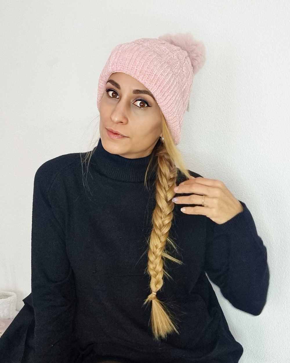 Gorro Polar Pink | Polar-Wintermütze Pink¡No te preocupes por el frío del invierno! El gorro Polar Pink es perfecto para protegerte sin provocar molestias. Su forro de pelito suave, además de su lindo pompón decorativo, te ofrecen una experiencia práctica