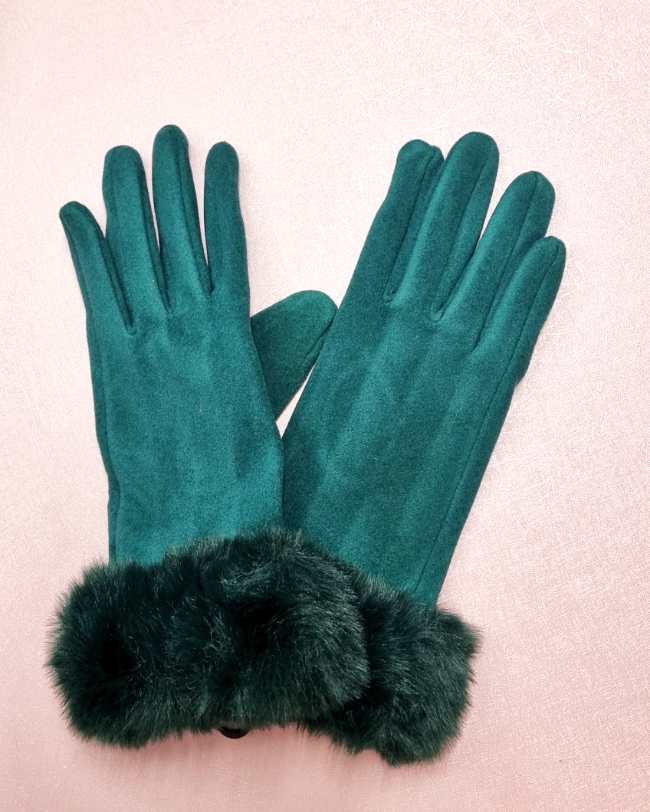 Guantes Touchscreen Esmeralda¡Descubre los Guantes Touchscreen Esmeralda! Totalmente compatibles con la pantalla táctil de tu celular, ofrecen una suave sensación al tacto en el interior. El exterior se encuentra recubierto por un pelo artificial decorati