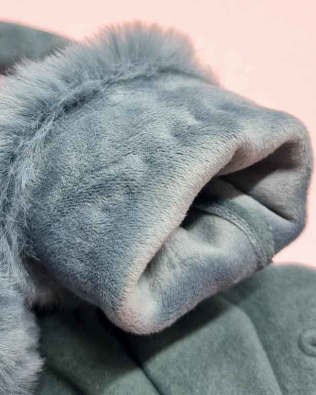 Guantes Touchscreen Mare¡Explora los Guantes Touchscreen Mare. Estos guantes se han diseñado para ser totalmente compatibles con la pantalla táctil de tu teléfono móvil, ofreciendo una suave sensación al tacto en su interior. El exterior se encuentra prot