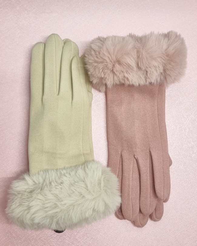 Guantes Touchscreen Rose¡¡Descubre los Guantes Touchscreen Rose! Estos guantes están diseñados para que tu teléfono móvil reaccione con suavidad cuando los toques. ¡Además, su exterior está protegido con pelo artificial elegante que hará que te diviertas