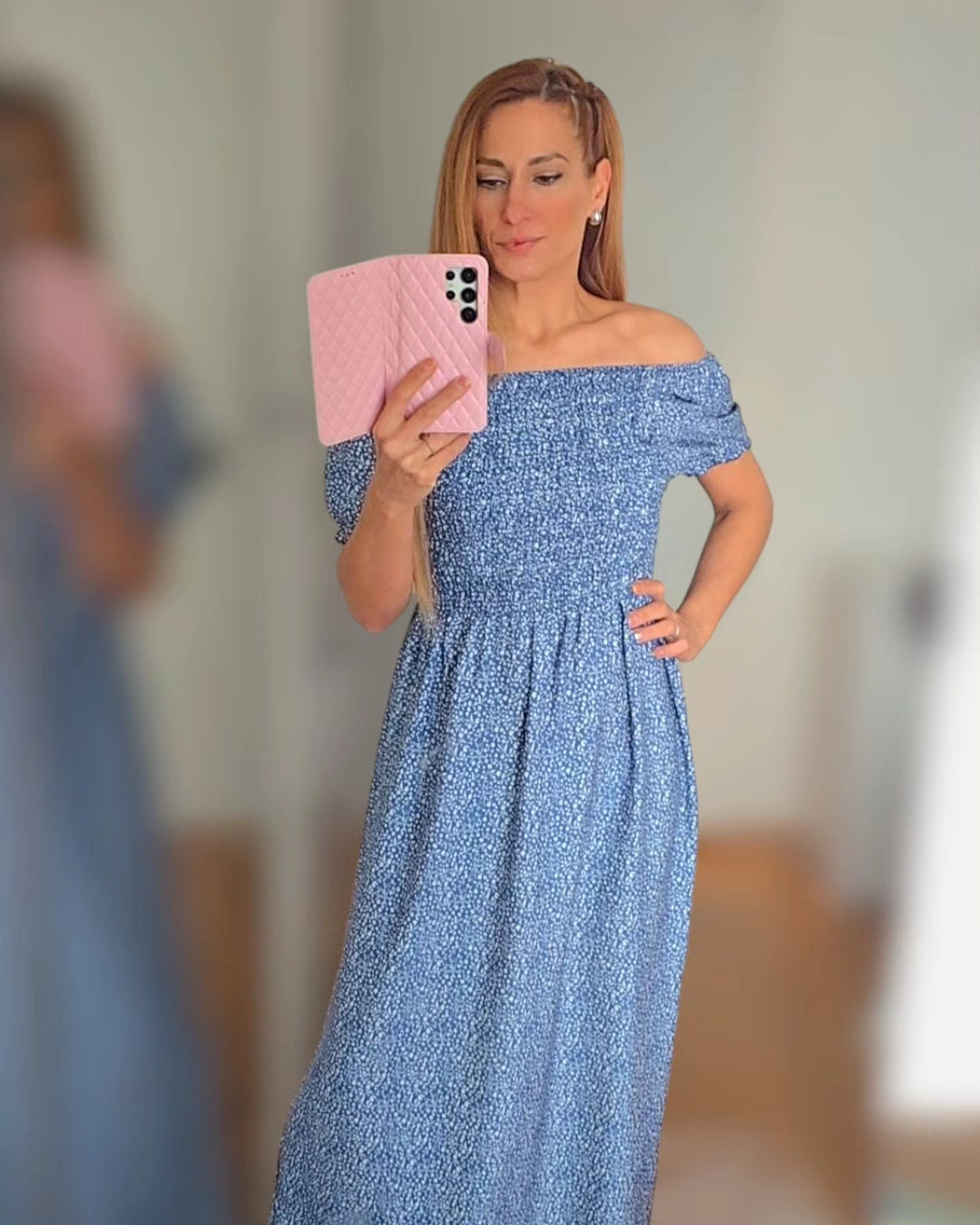 Vestido Fruncido Estampado PortugalUn vestido muy versatil para una mujer sofisticada. Este vestido largo con escote bardot y corte fruncido en la parte superior del top, junto a una falda larga y holgada, te hará lucir elegante y exclusiva. Hecho con 95%