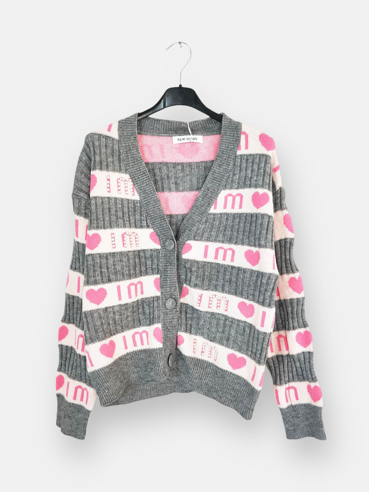 Cardigan Deluxe Perlas LoveCardigan Love de punto con diseño Disfruta las tardes frías con el suave cardigan Love. Combina tu look con esta rebeca de punto, bien como jersey cerrado o chaqueta abierta. Es el mejor aliado para esta temporada. 50% poliamida