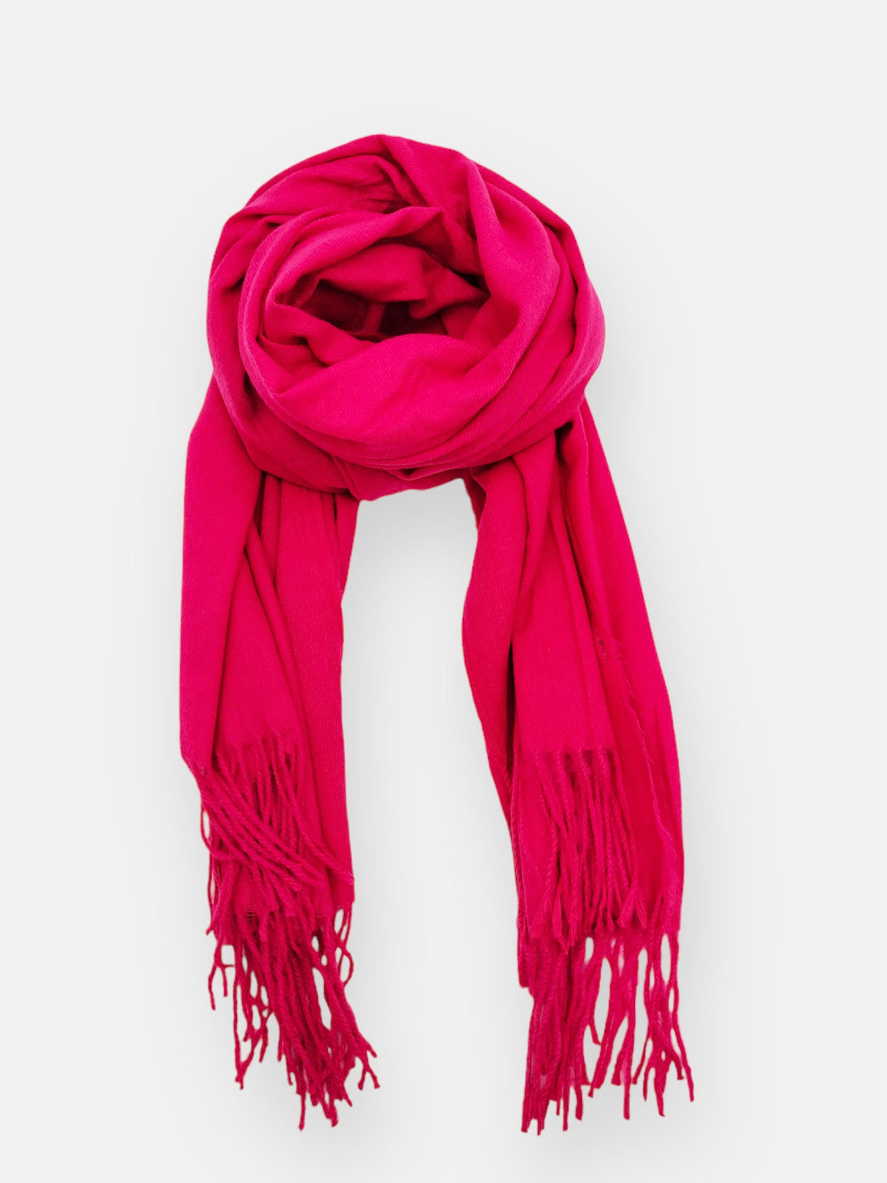 Bufanda Lisa FlecosEnvuelvete en lujo y estilo con nuestra Bufanda Lisa Flecos. Con flecos decorativos en 12 colores únicos y exquisitos, esta bufanda es el complemento perfecto para cualquier atuendo. Hecha con una mezcla de 70% viscosa y 30% lana, propo