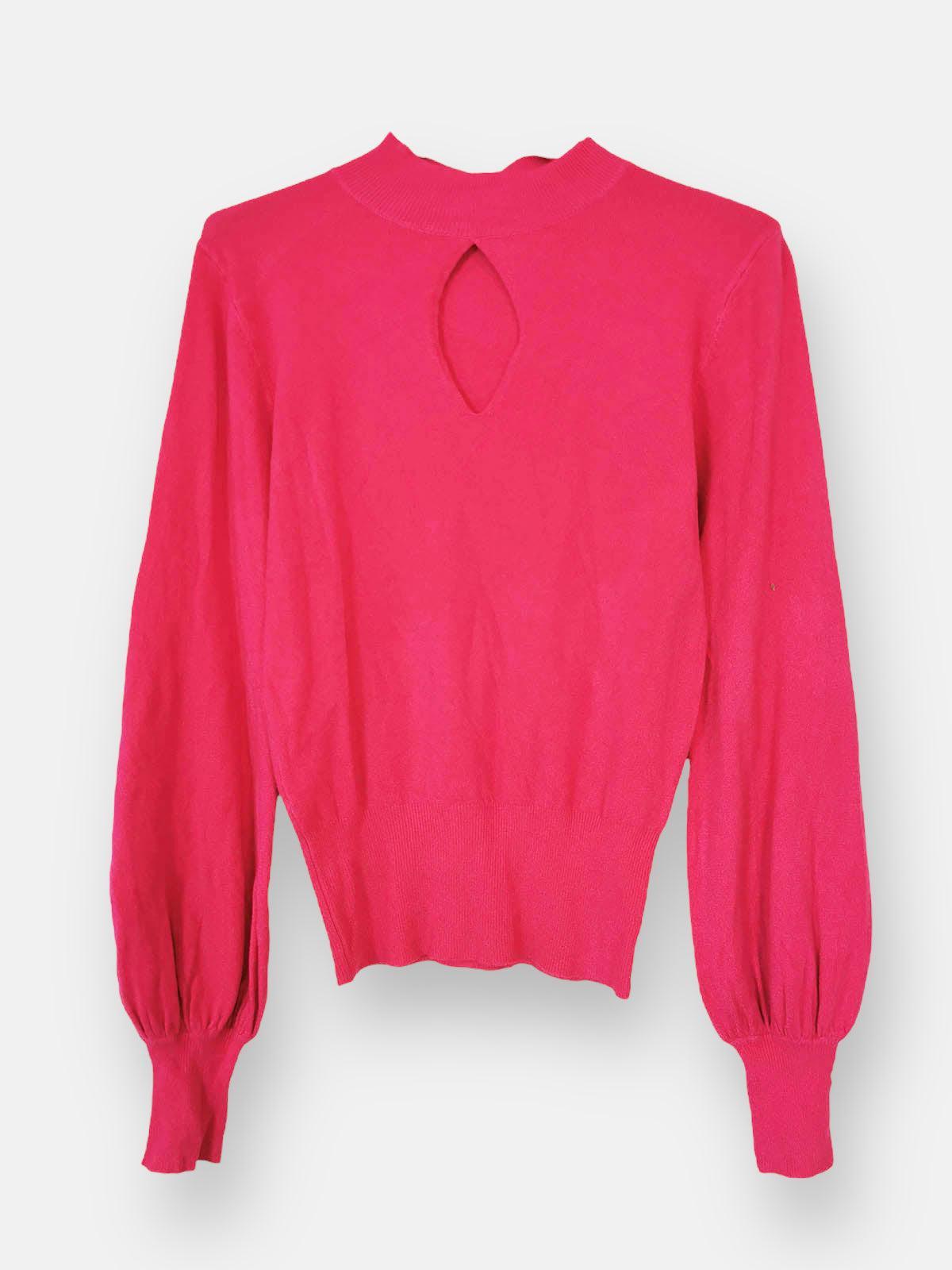 Jersey Pullover CapriJersey Pullover Capri ¡Envuélvete en este jersey manga globo con abertura en el escote! Su tela de punto fino te encantará. Talla única, apta para todas desde la S/XL. Características: Talla unica 88% viscosa, 12% nylon Envío: Suiza 2