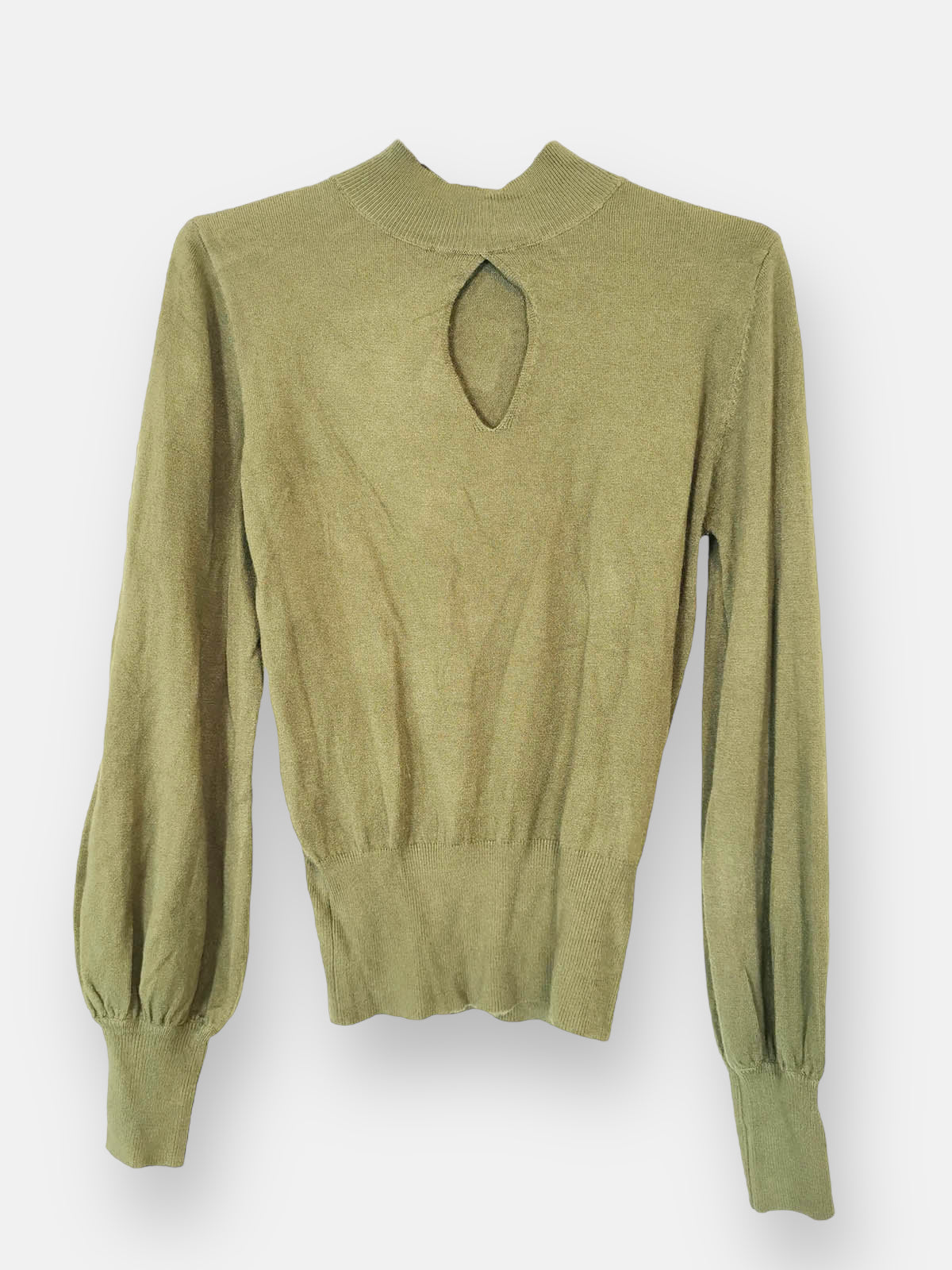 Jersey Pullover CapriJersey Pullover Capri ¡Envuélvete en este jersey manga globo con abertura en el escote! Su tela de punto fino te encantará. Talla única, apta para todas desde la S/XL. Características: Talla unica 88% viscosa, 12% nylon Envío: Suiza 2