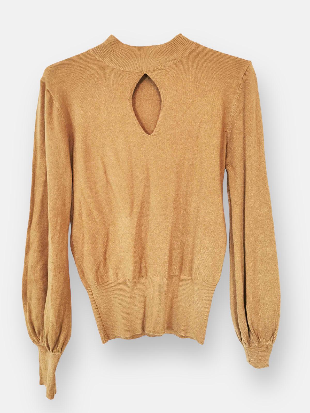 Jersey Pullover CapriJersey Pullover Capri ¡Envuélvete en este jersey manga globo con abertura en el escote! Su tela de punto fino te encantará. Talla única, apta para todas desde la S/XL. Características: Talla unica 88% viscosa, 12% nylon Envío: Suiza 2