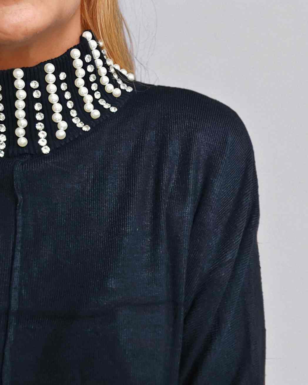 Set Strick Jersey con leggins punto- Negro¡Mantén un aspecto elegante y confortable con nuestro conjunto de Jersey con cuello decorado con brillantes y leggins de punto. Talla unica desde XS hasta 2XL, la elasticidad del leggin garantiza comodidad sin tra