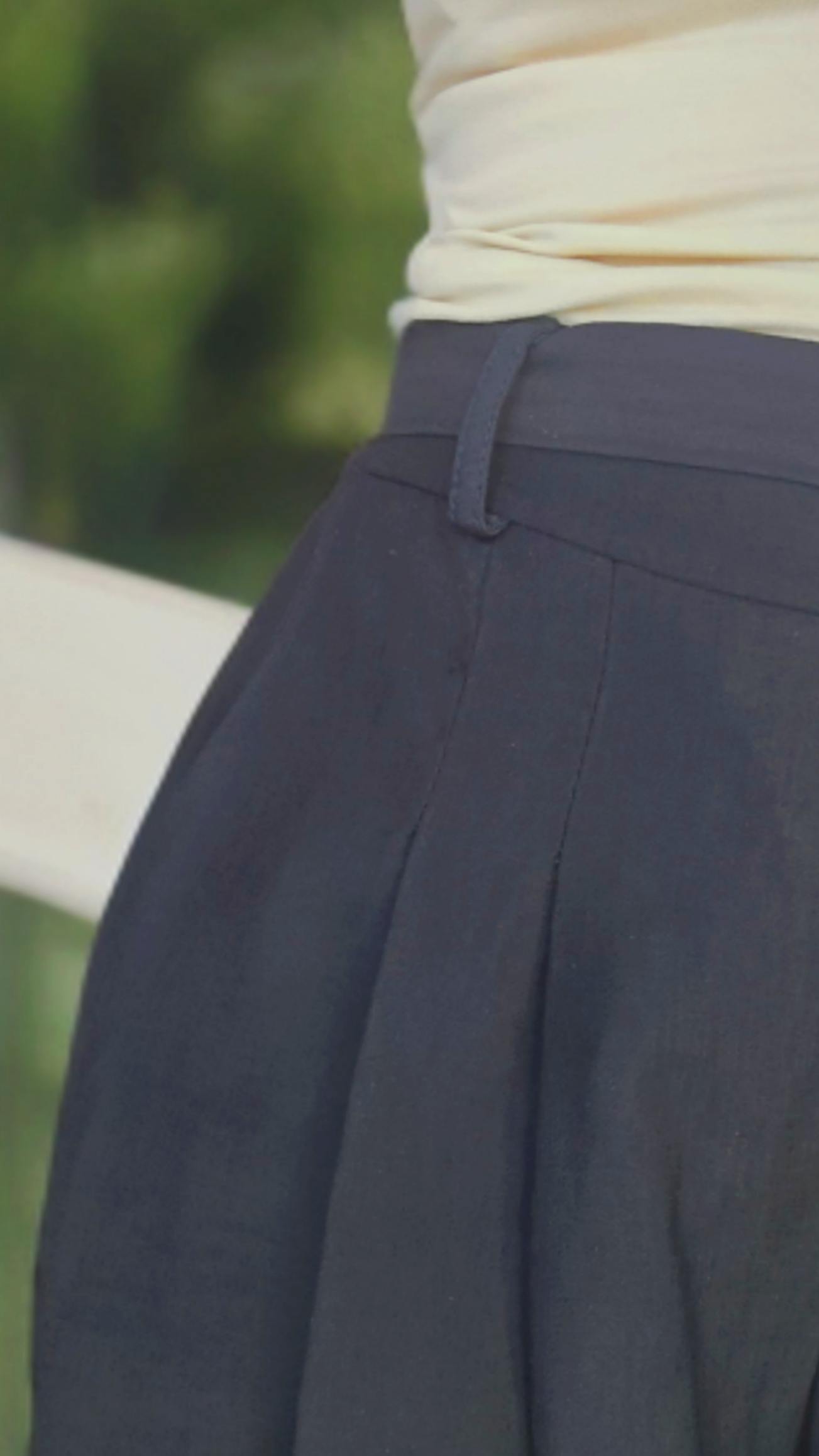 Pantalón Palazzo NegroPantalón Palazzo Viscosa Si te gusta la comodidad para cada día, este es el pantalón indicado. Tan ligero y fresco que se convertirá en tu segunda piel para los días mas calurosos. El pantalón palazzo esta fabricado en Italia y aunqu