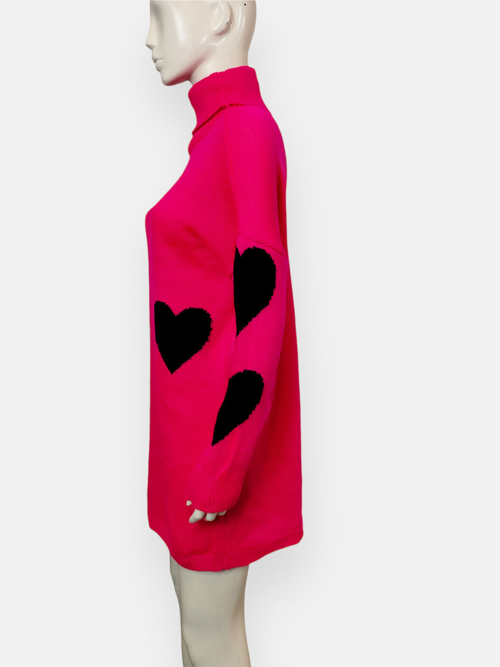 Vestido Punto Corazones- 5 ColoresEste Vestido Punto Corazones es un increíble vestido oversize, con un cuello alto muy cómodo y moderno. Su diseño incluye corazones decorando a contraste, agregando un toque único y diferente. Además, su talla única se ad