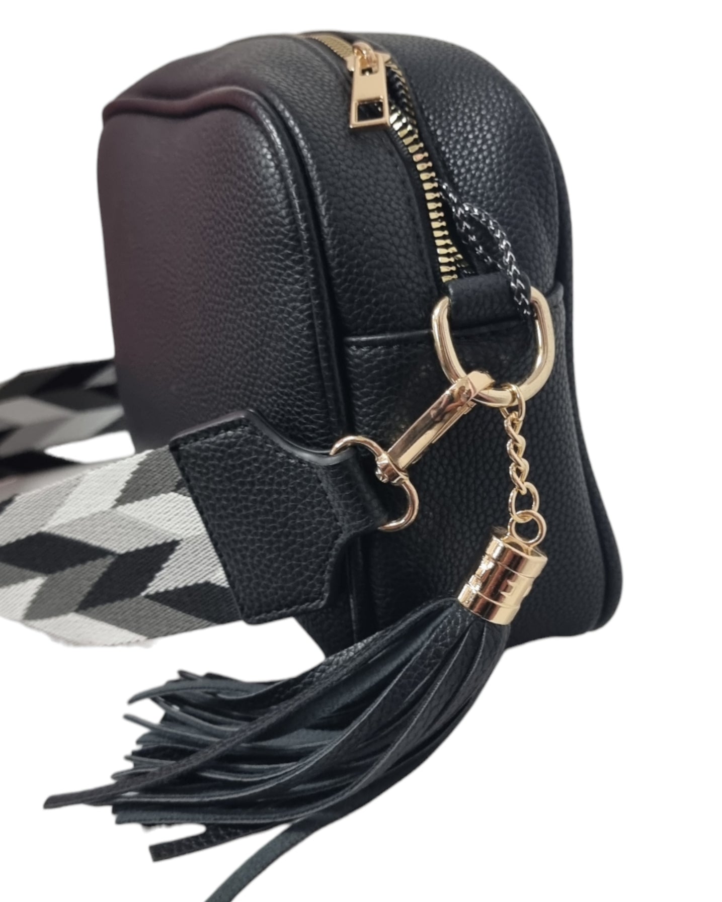 Bolso eco piel Milan¡El Bolso eco piel Milan es tu compañero perfecto para tus aventuras diarias! Está hecho de eco piel con una moderna correa intercambiable, en un diseño estampado que combina tonos blancos, grises y negros. El Bolso eco piel Milan es p