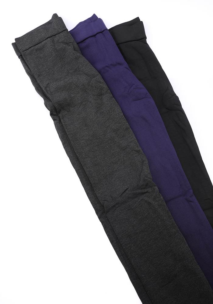 Leggin Algodón Polar 3 coloresNuestros Leggins Algodón Polar son únicos. Están hechos con una mezcla ideal de 80% algodón y 20% elastano para conseguir suavidad y comodidad. Están disponibles en tres colores brillantes para que levanten cualquier look de