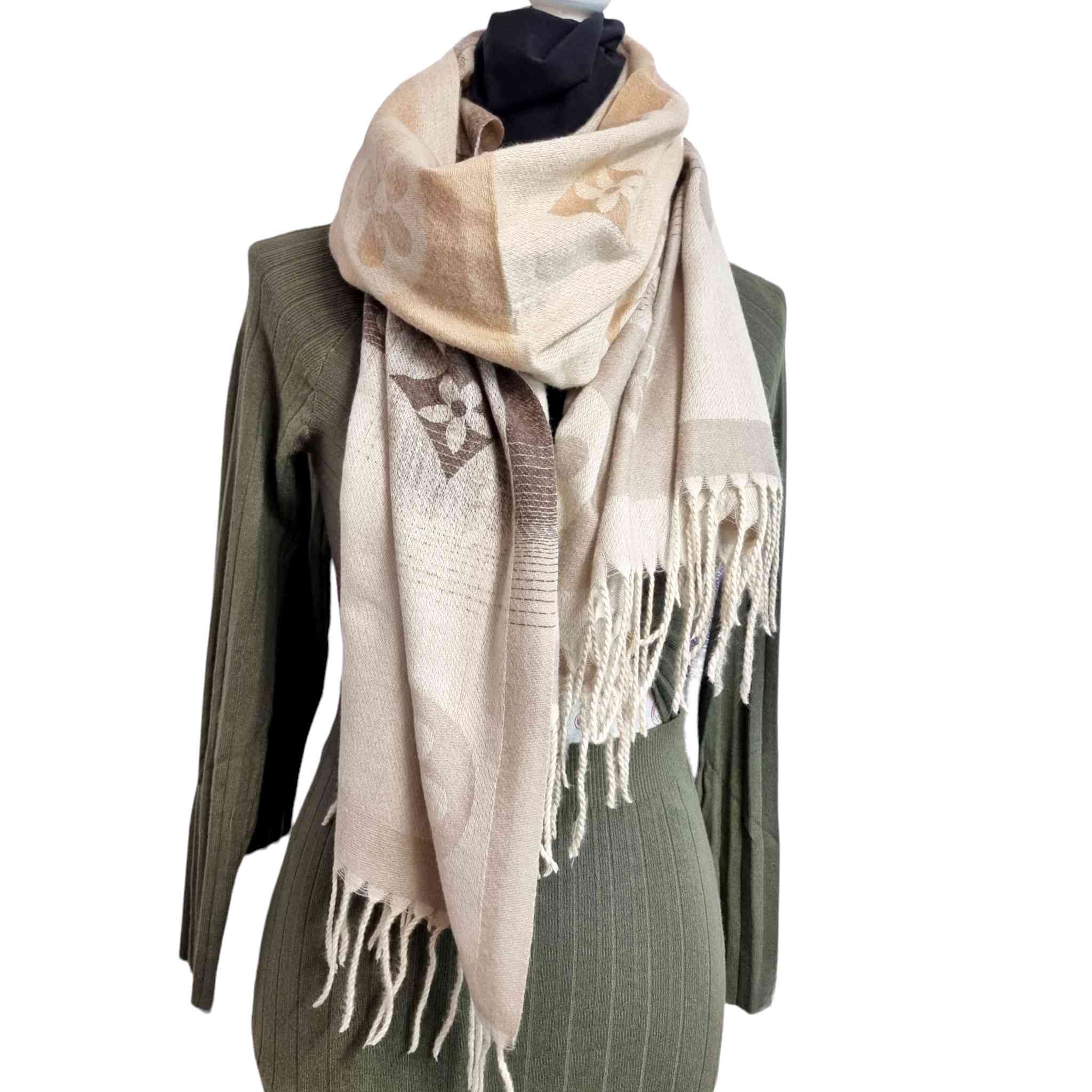 Bufanda Schal Cashmere Flores- 6 Colores¡Este Bufanda Schal Cashmere Flores es la mezcla perfecta de elegancia y estilo moderno! Suave al tacto, con lindos flecos y un diseño tricolor con flores, este producto es la manera perfecta para mantenerse cálida